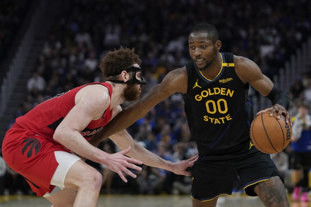 用庄严的氛 用庄严的氛