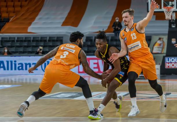 瓦拉内的巅 瓦拉内的巅